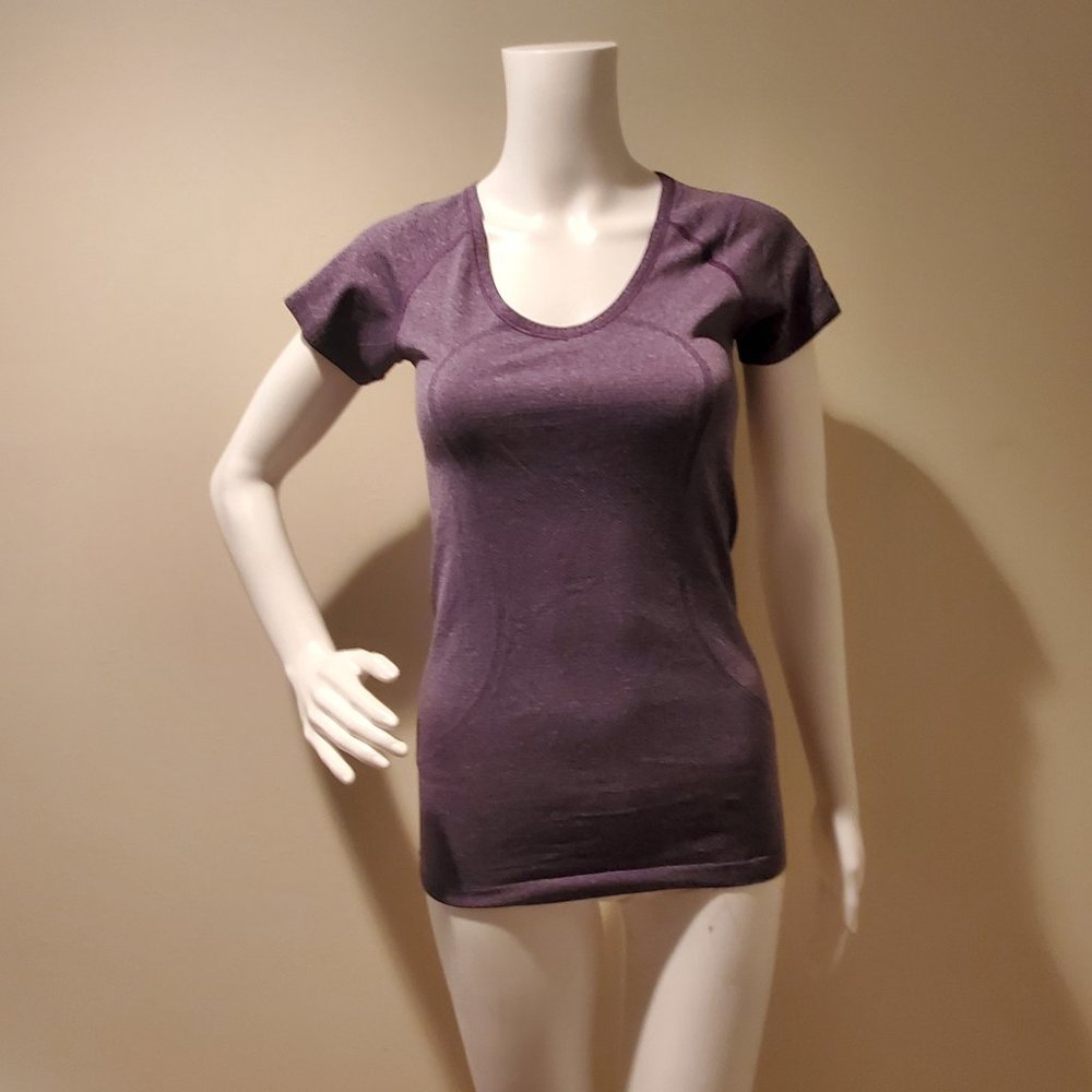 Lululemon Swiftly Tech Scoop Neck Short Sleeve Shirt Black Swan 4